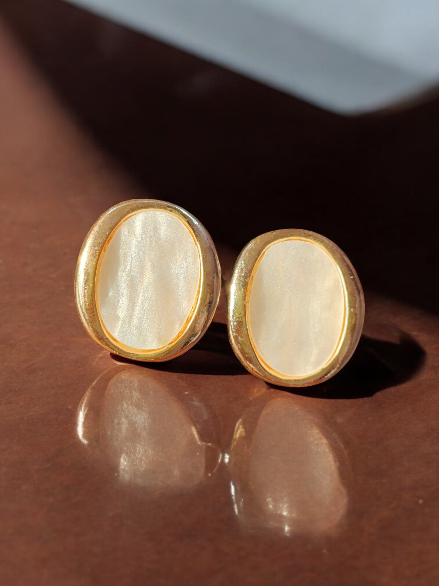 Classic Oval Mother-of-Pearl Stud Earrings 05
