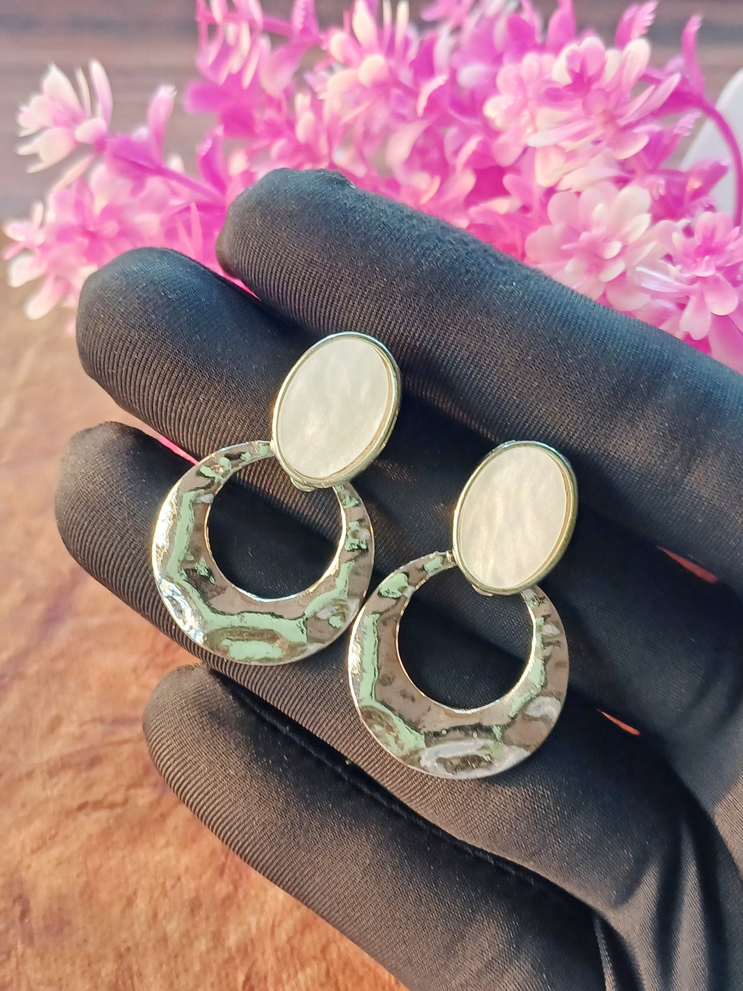 Oval Top & Rustic Hammered Ring Earrings 04