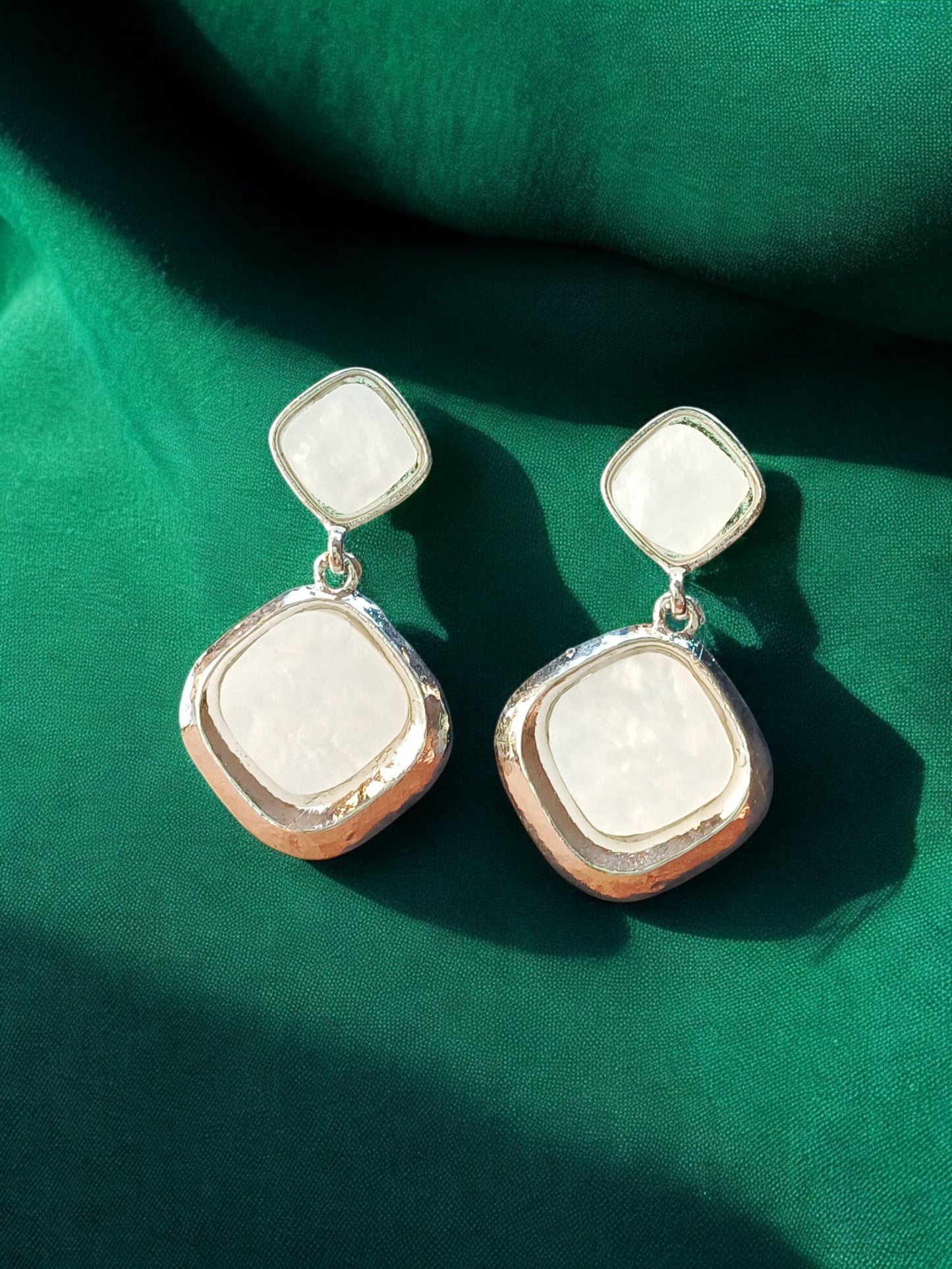 Elegant Chain Link Mother of Pearl Oval Drop Earrings 05