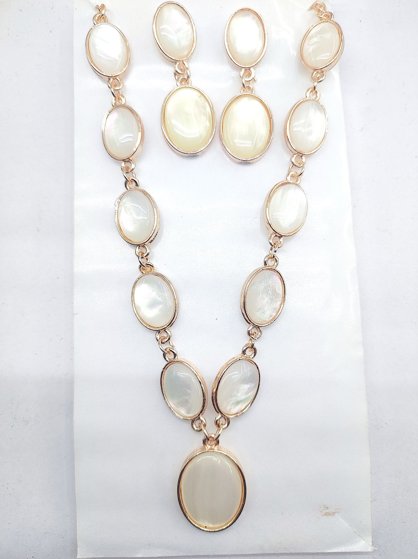 Oval Elegance Mother-of-Pearl Necklace & Earrings Set – Rose Gold Plated