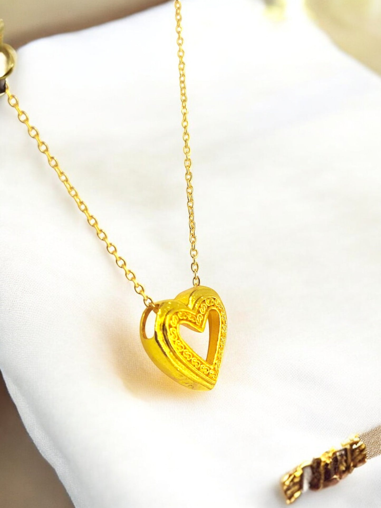 Royal Heart Gold Pendant 08
