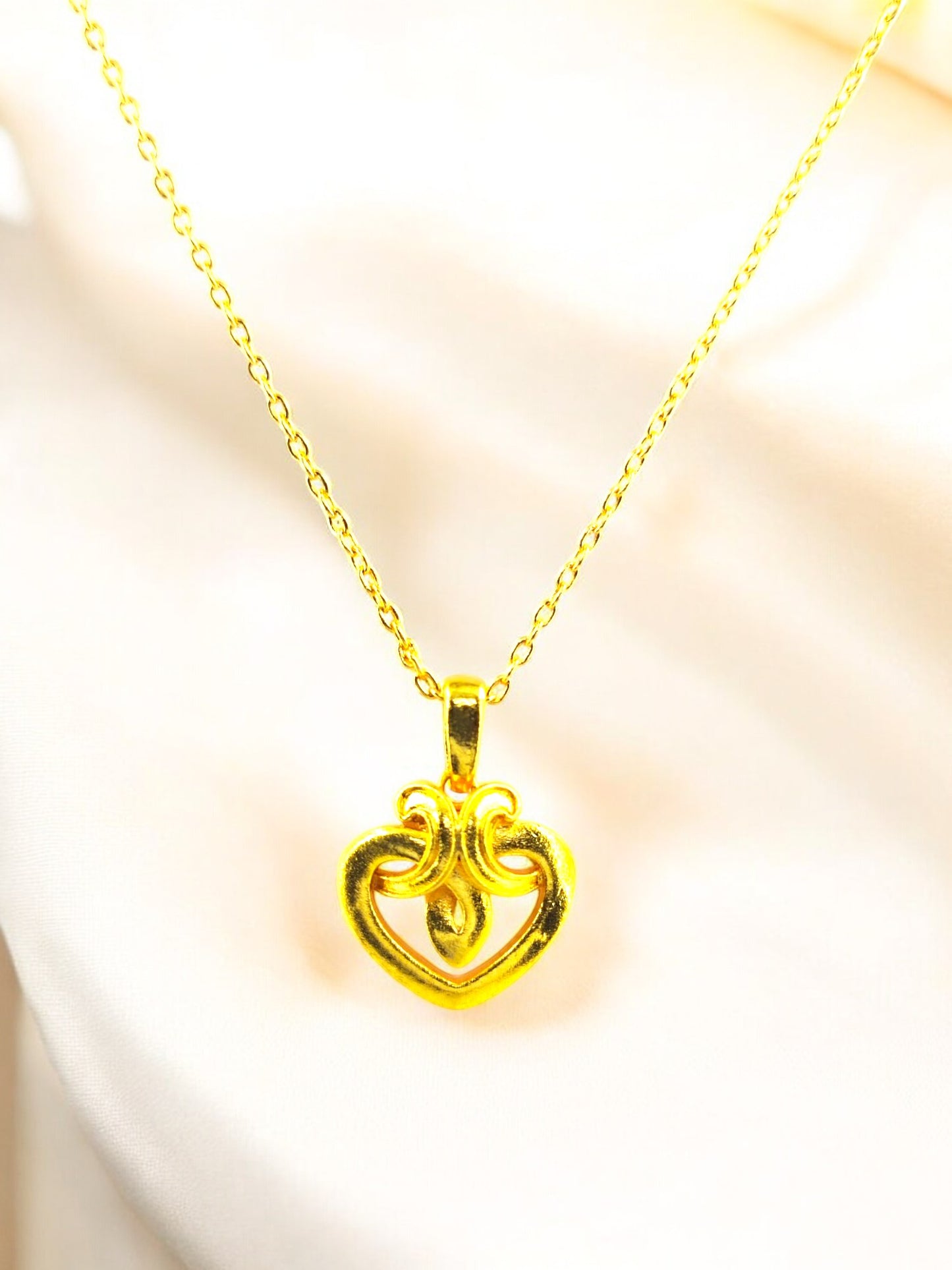 Royal Embrace Heart Pendant with chain 06