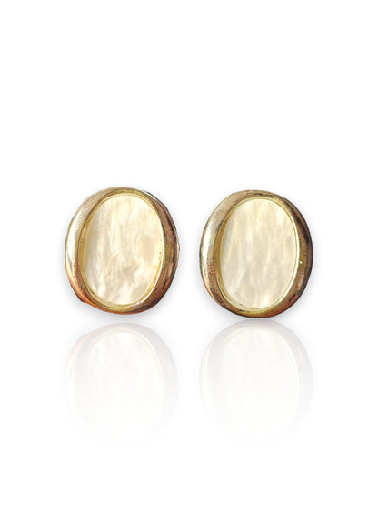 Classic Oval Mother-of-Pearl Stud Earrings 05