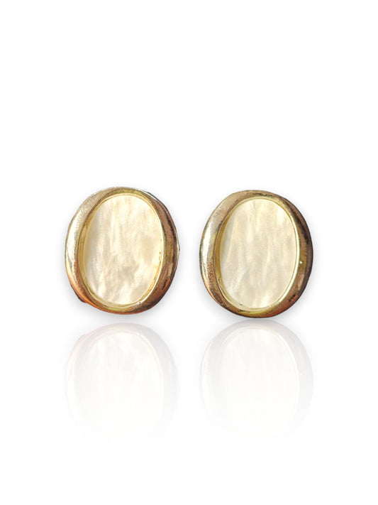 Classic Oval Mother-of-Pearl Stud Earrings 05