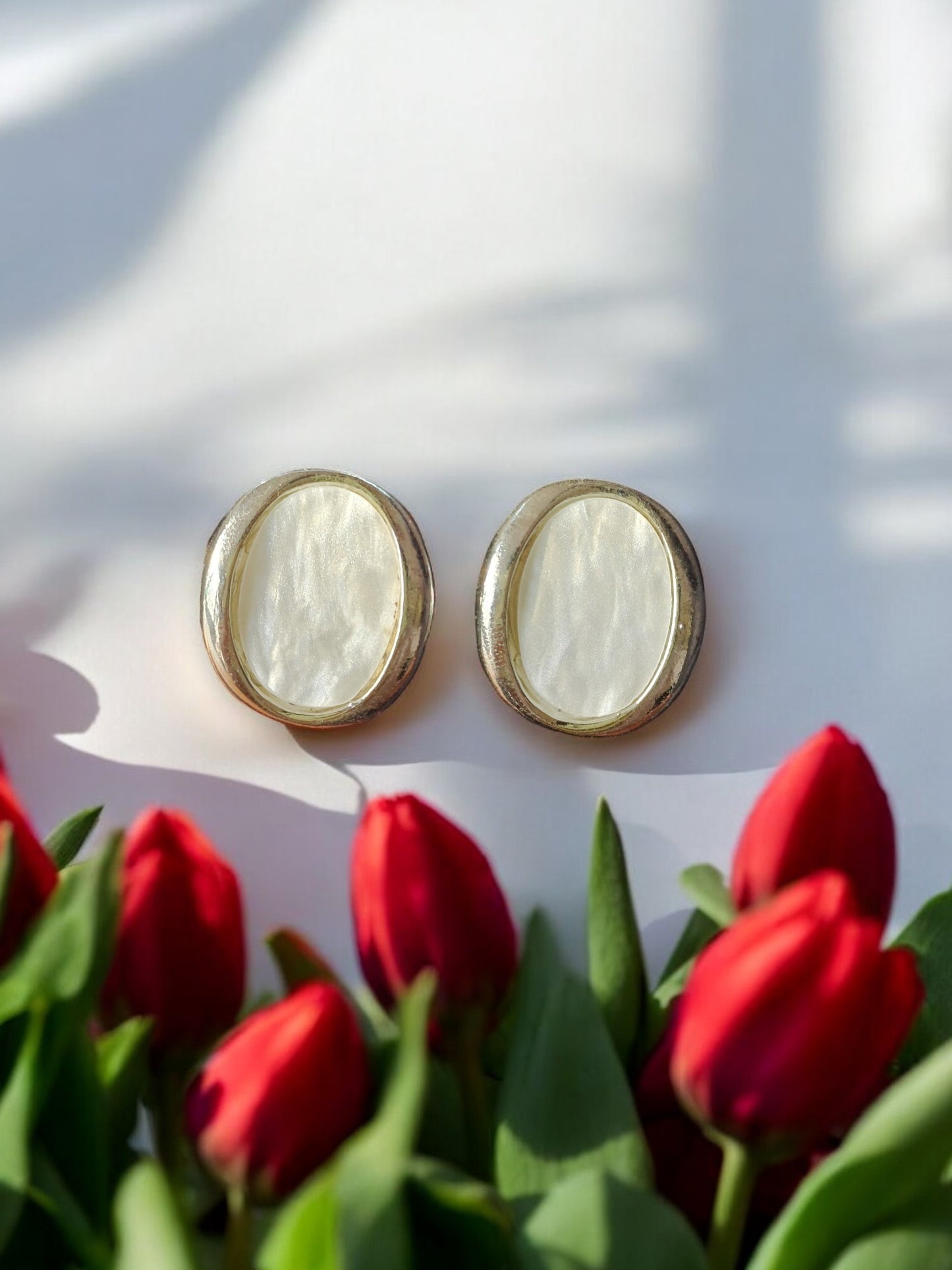 Classic Oval Mother-of-Pearl Stud Earrings 05