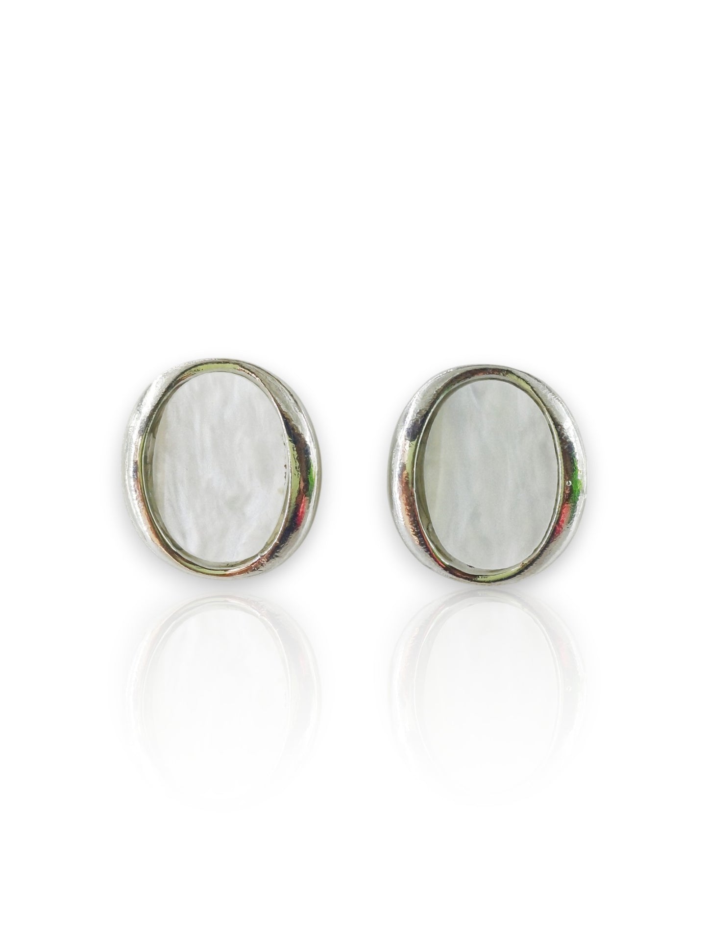 Classic Oval Mother-of-Pearl Stud Earrings 05