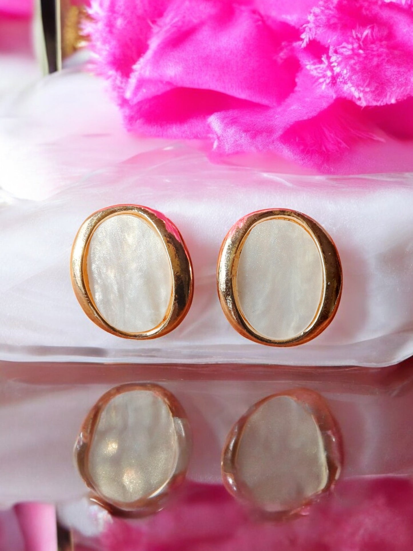 Classic Oval Mother-of-Pearl Stud Earrings 05