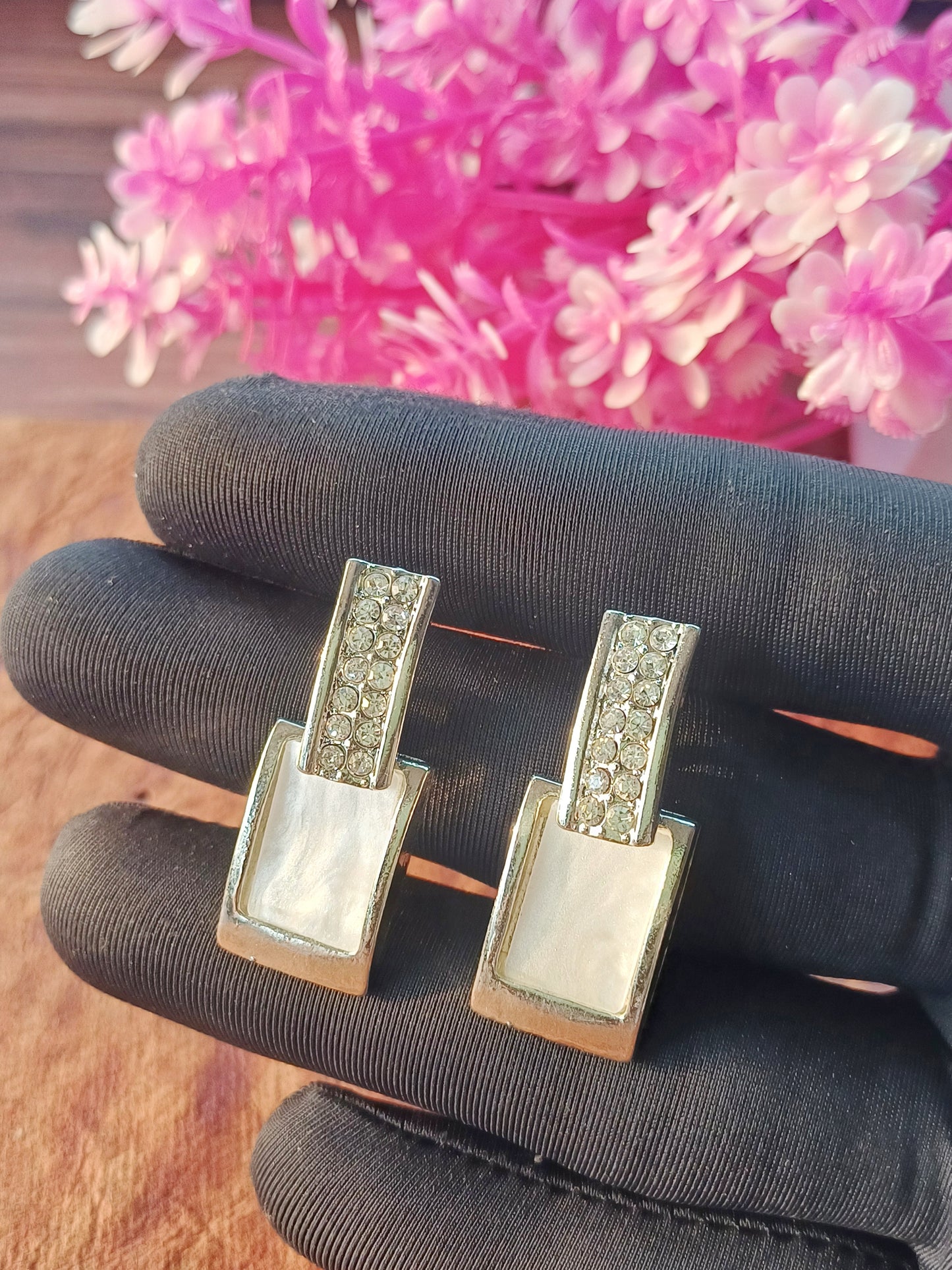 Sleek White Gold Plated Oval Mother-of-Pearl Earrings 07