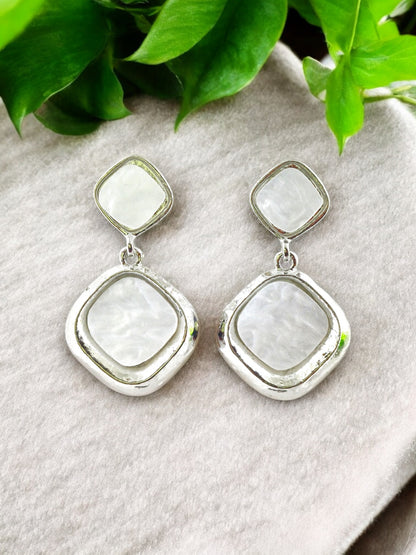 Elegant Chain Link Mother of Pearl Oval Drop Earrings 05