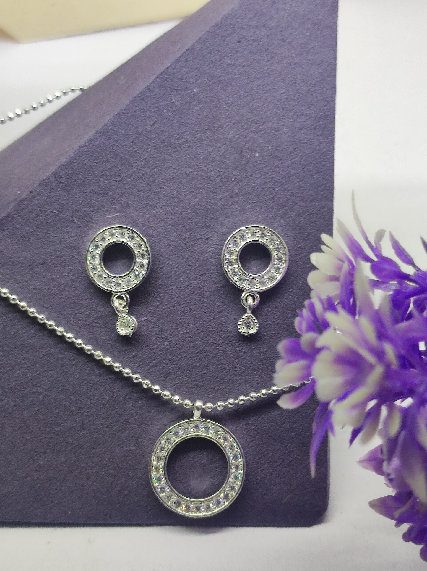 Round shape Chain Pendant Set with Earring