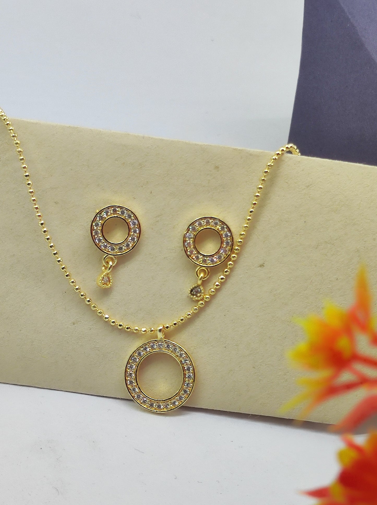 Round shape Chain Pendant Set with Earring