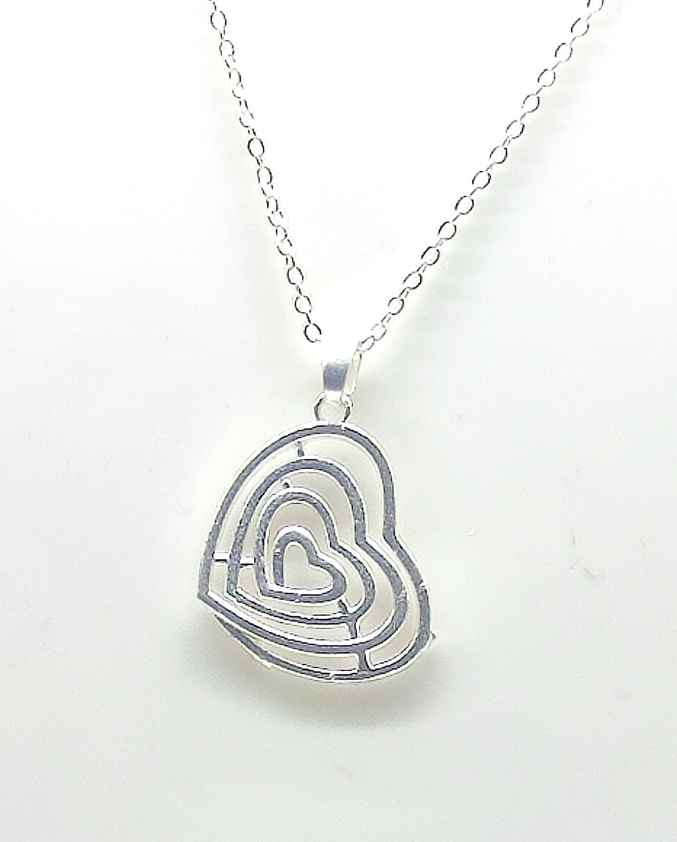 Classic Heart Pendant with Leaf Details and Chain 07