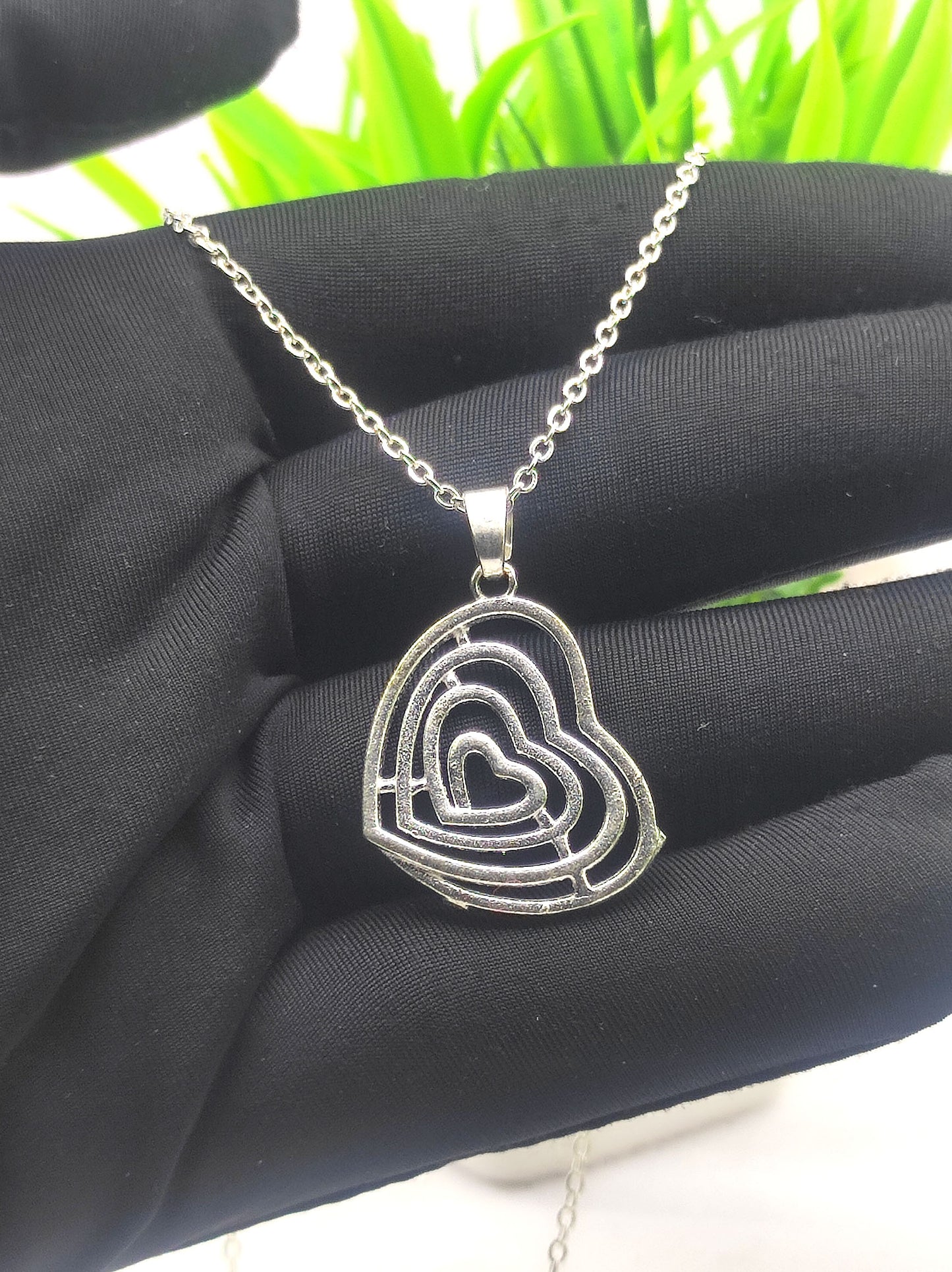 Classic Heart Pendant with Leaf Details and Chain 07