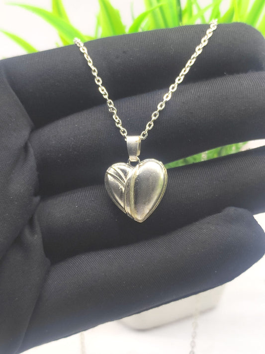 Silver Heart Pendant with Elegant Dividing Line 03