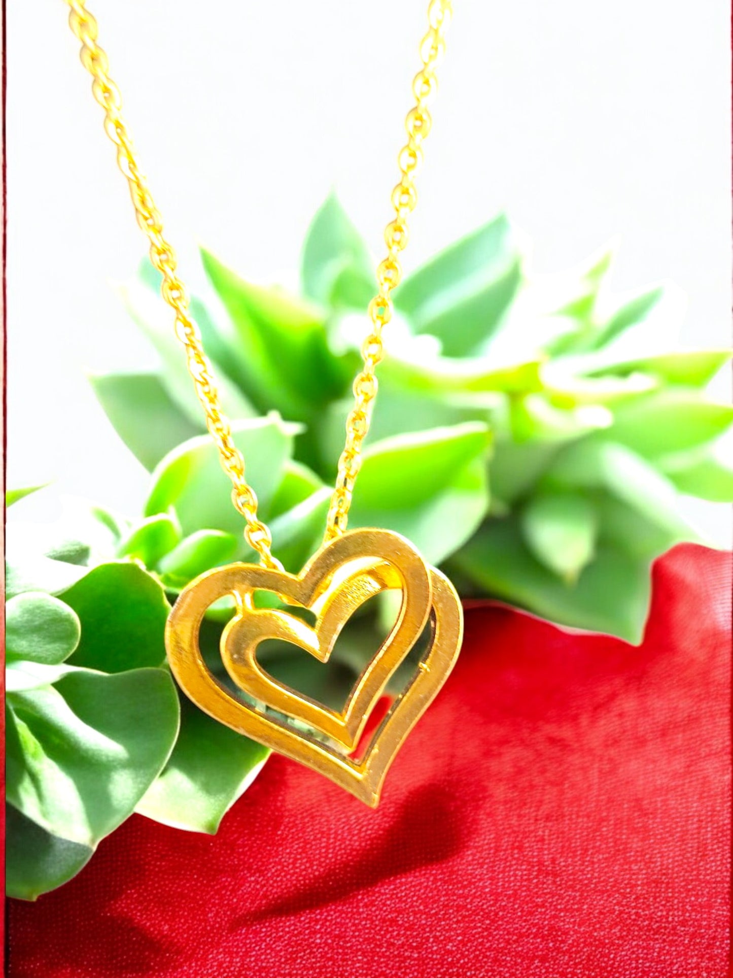 Radiant Heart – Refined Gold Pendant 01