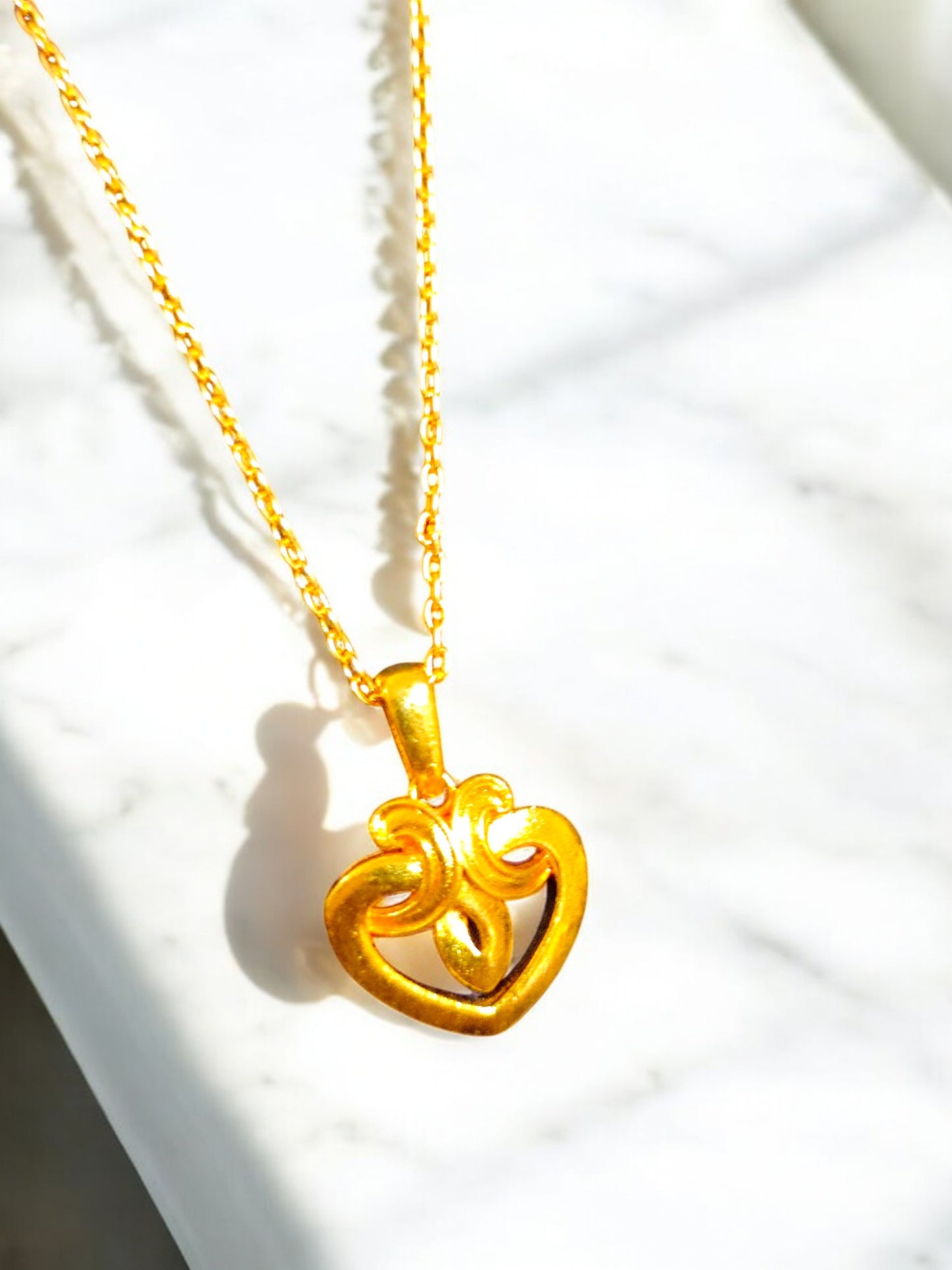 Royal Embrace Heart Pendant with chain 06