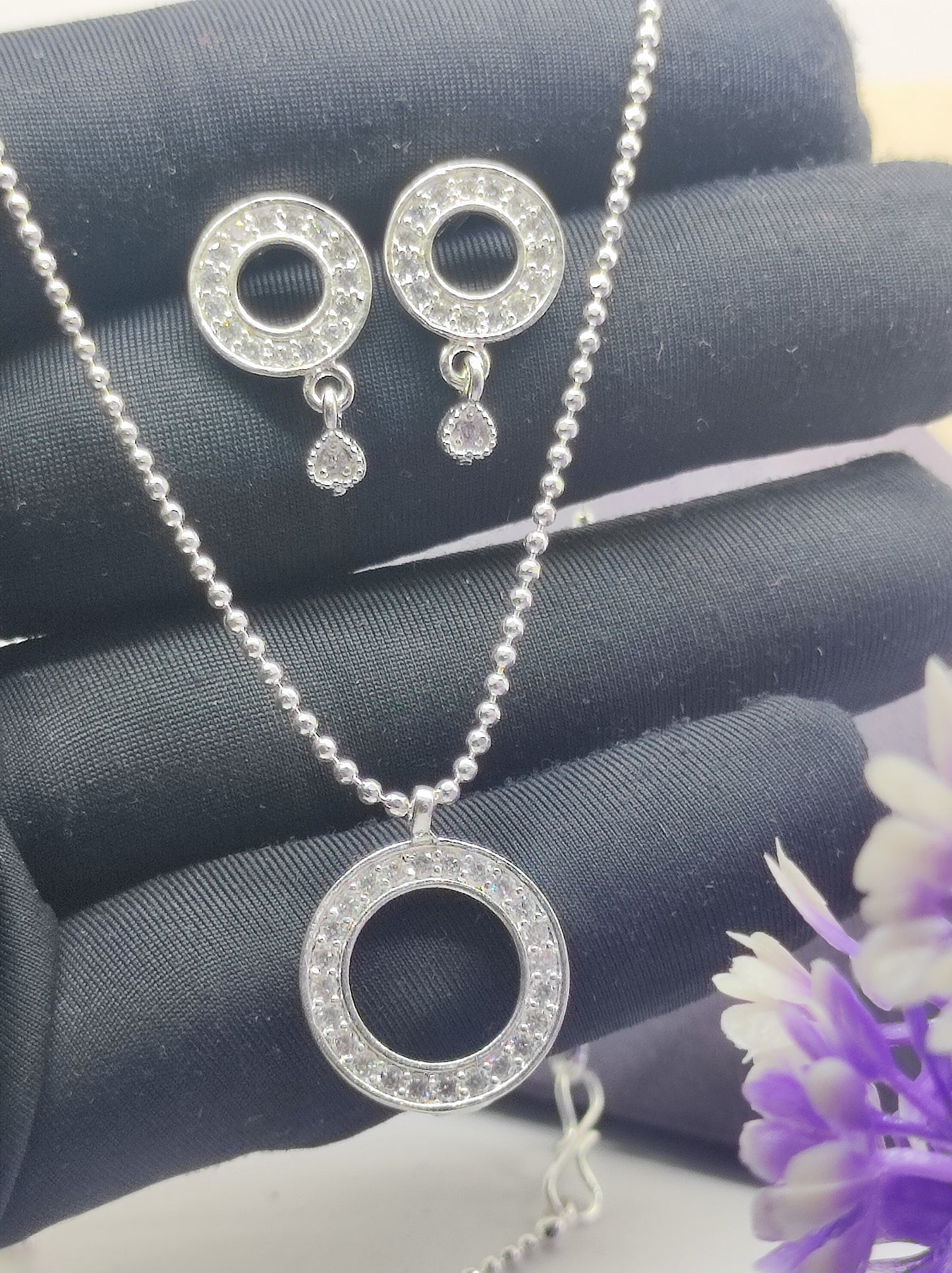 Round shape Chain Pendant Set with Earring