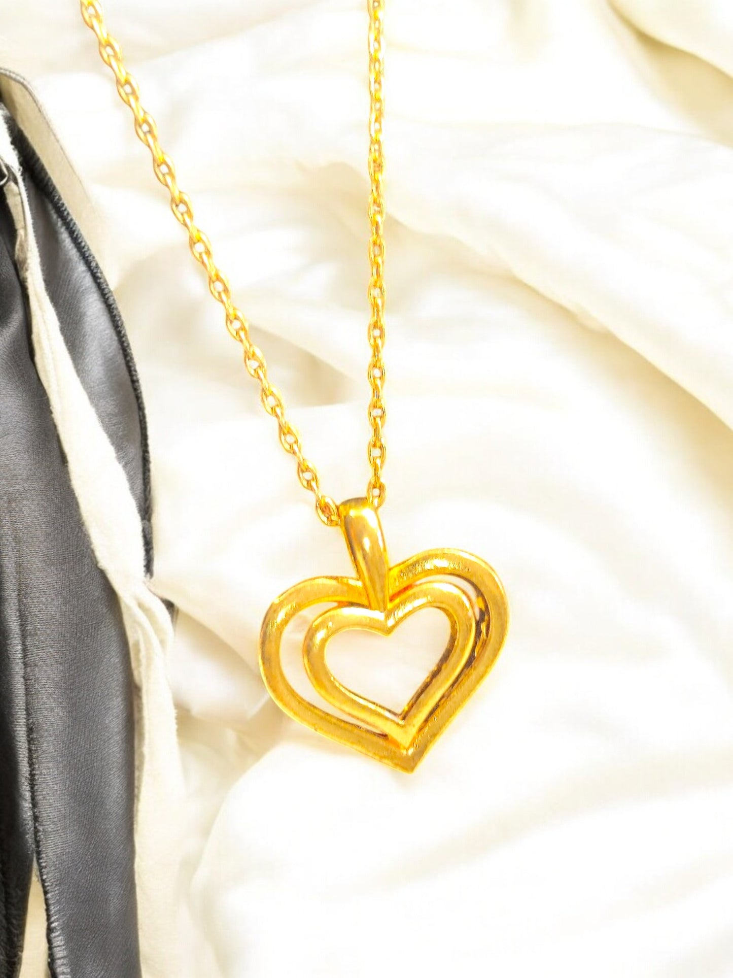 Eternal Bond – Elegant Heart Gold Pendant 03